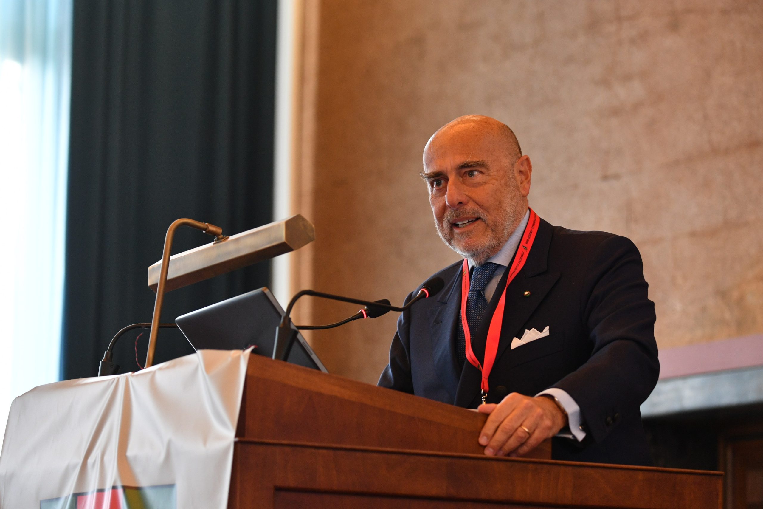 Il Presidente della Federazione, Cav. Ugo Salerno