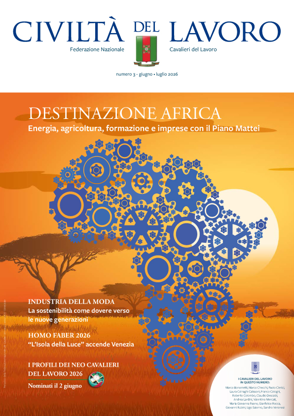 Copertina del n. 3/2026 di Civiltà del Lavoro: una composizione grafica; sullo sfondo un'immagine della savana al tramonto, in primo piano la forma dell'Africa composta da ingranaggi